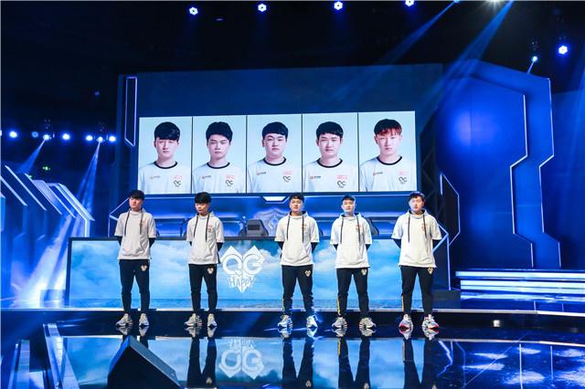 计在酒吧打 计在酒吧打