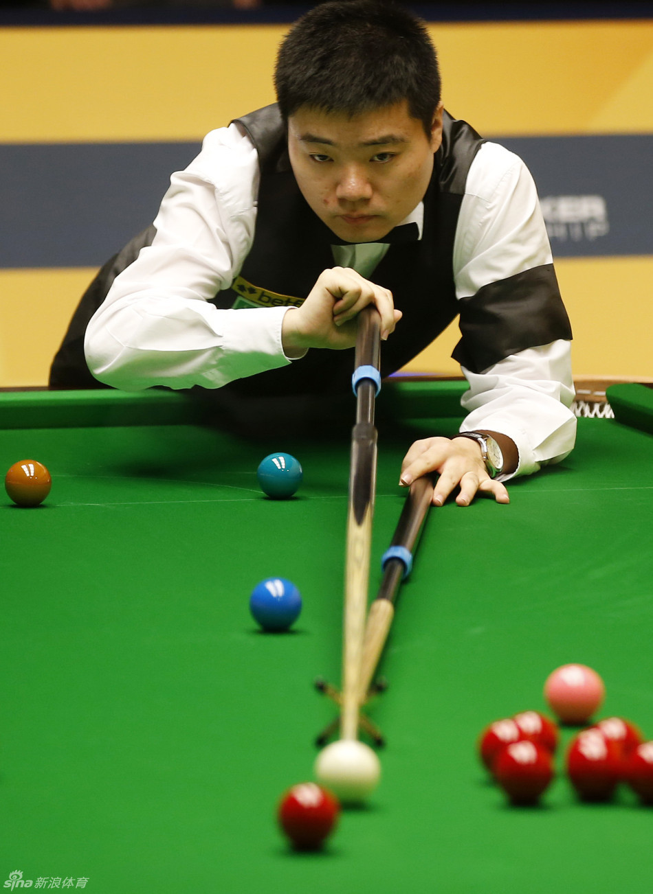 尤其在两翼 尤其在两翼